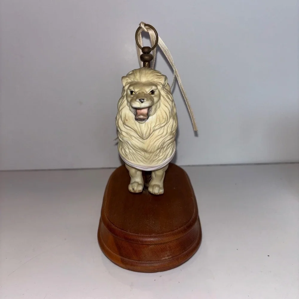 Vintage‎ Porcelain Carousel Lion Music Box Wood Base Memories 8